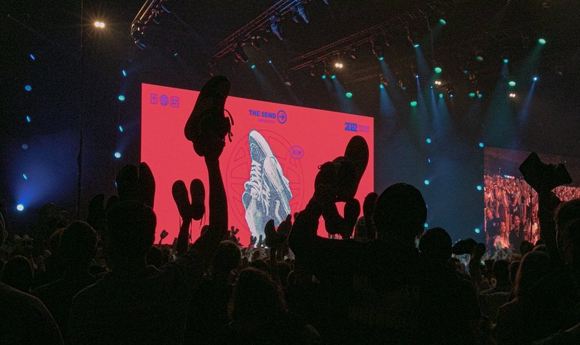 Evento cristão reúne 9 mil pessoas em país majoritariamente ateu: “É hora de agir”